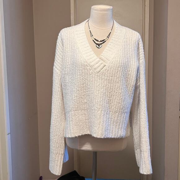 Guess Women's White Sweater with Chunky Knit Long Sleeves Size Large - Picture 1 of 9